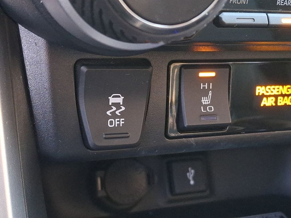 Thumbnail: 2020 Toyota RAV4 - 21