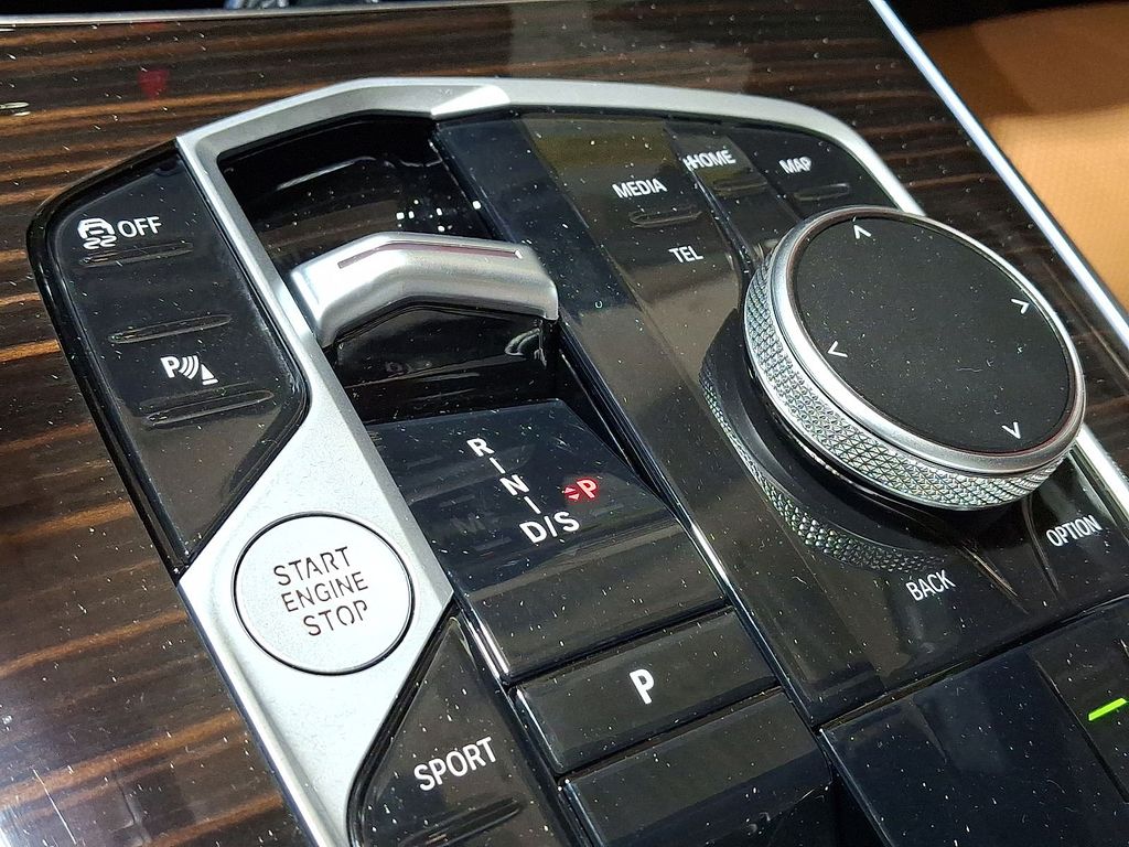 Thumbnail: 2026 BMW X7 - 11