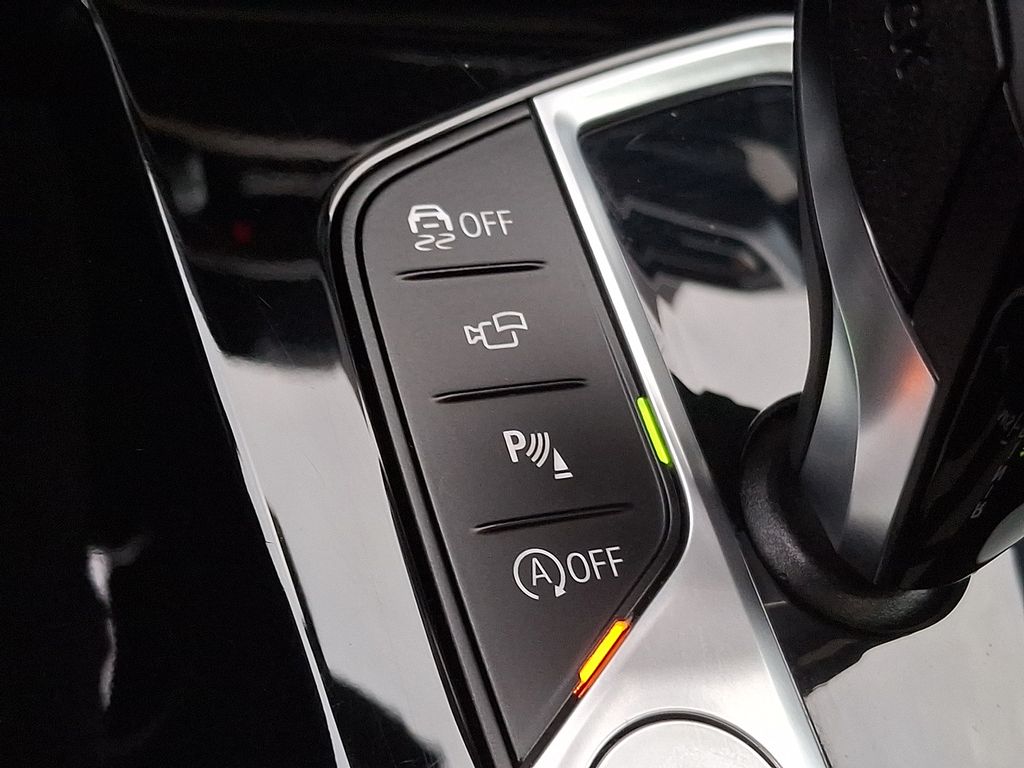 Thumbnail: 2025 BMW X4 - 21