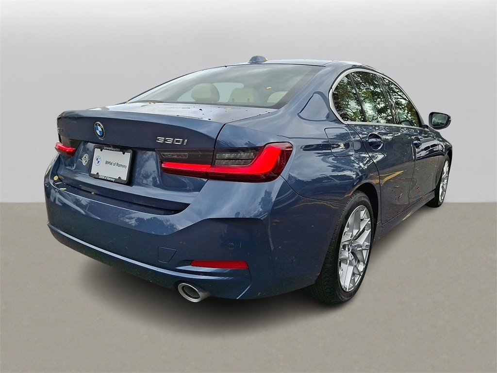 Thumbnail: 2025 BMW 3 Series - 4