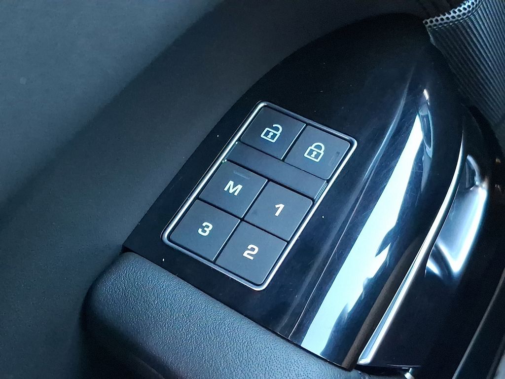 Thumbnail: 2022 Land Rover Range Rover Sport - 20