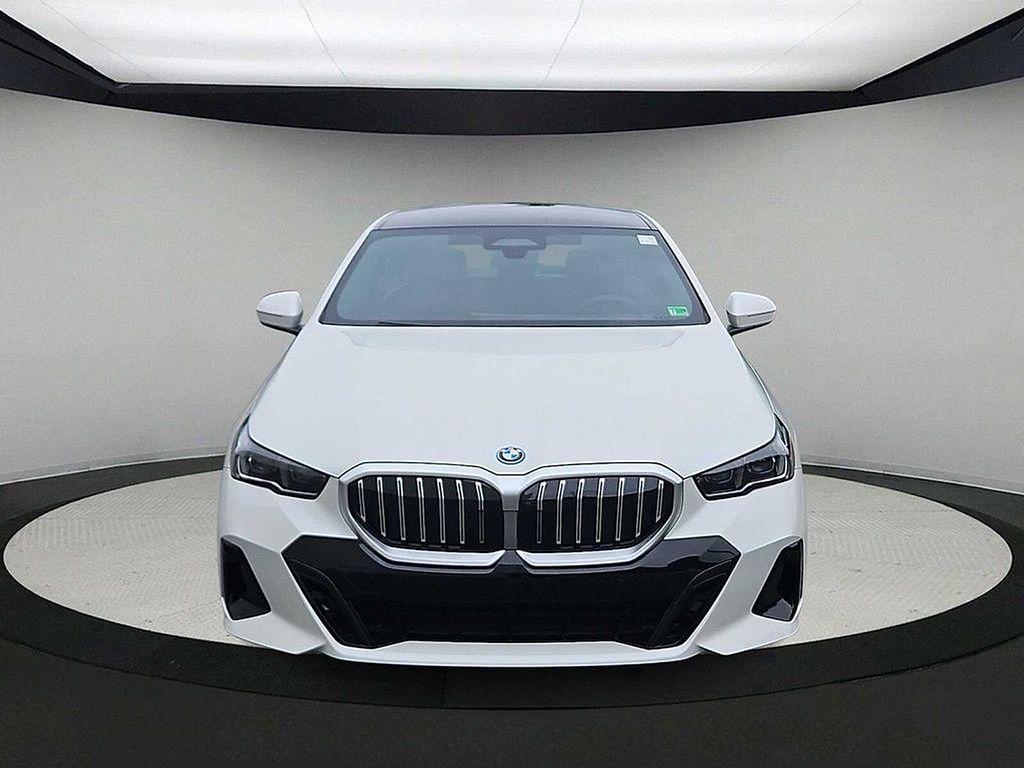 Thumbnail: 2026 BMW 5 Series - 3