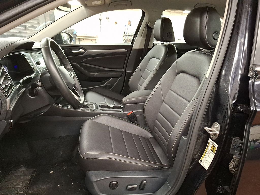 Thumbnail: 2024 Volkswagen Jetta - 10