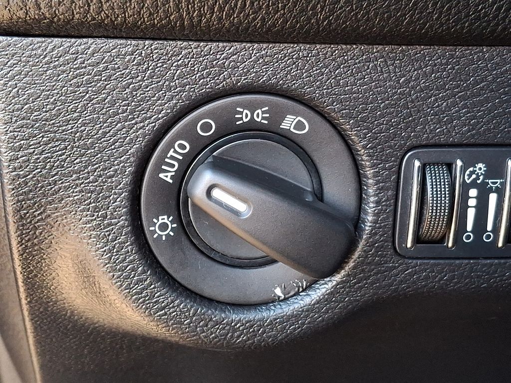 Thumbnail: 2015 Dodge Challenger - 22