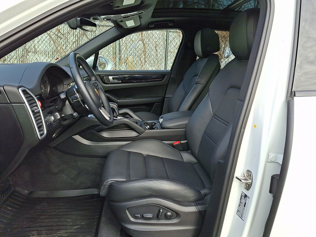 Thumbnail: 2023 Porsche Cayenne - 9