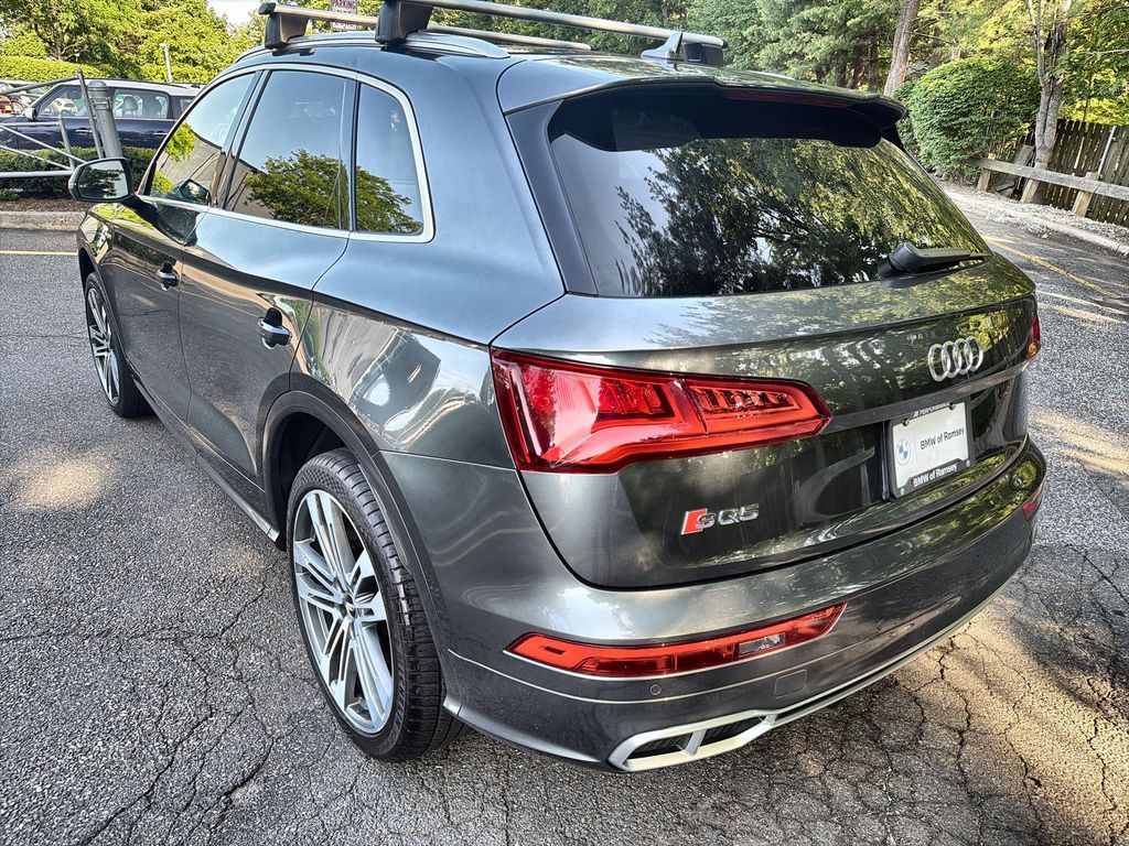 Thumbnail: 2018 Audi SQ5 - 12