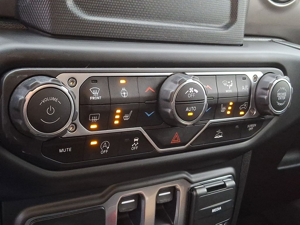 Thumbnail: 2021 Jeep Wrangler - 18