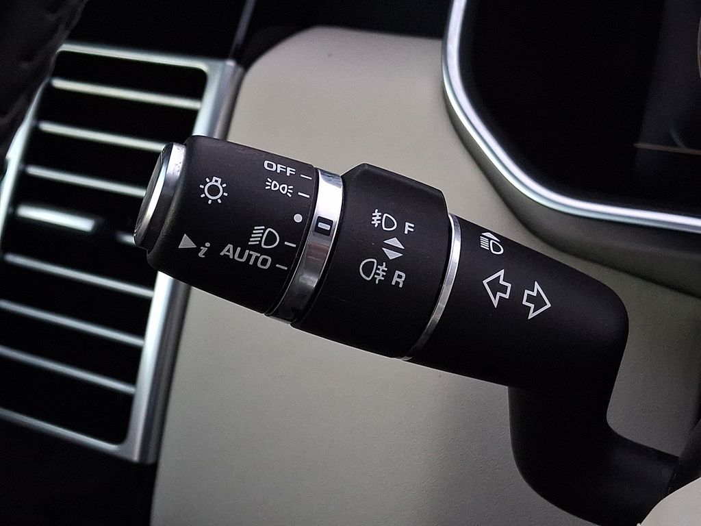 Thumbnail: 2022 Land Rover Range Rover - 22