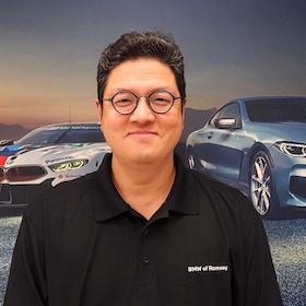 Staff member Jin Yoon from ID_4709b2106617