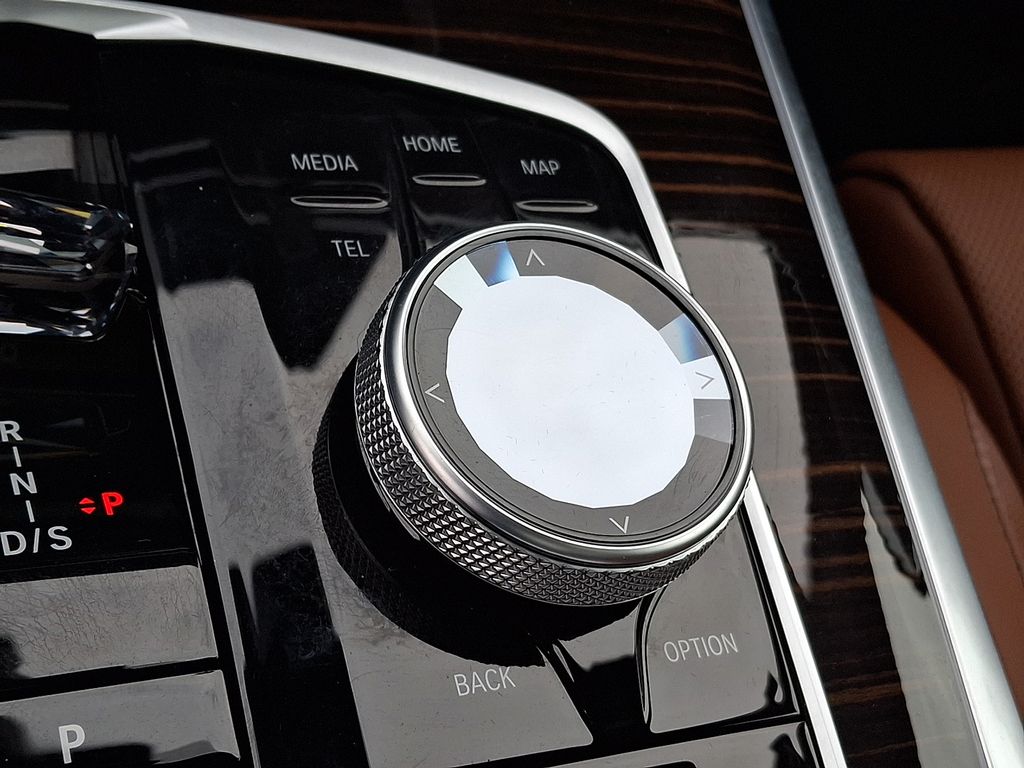 Thumbnail: 2026 BMW X7 - 23