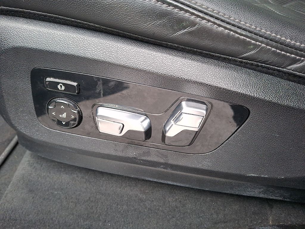 Thumbnail: 2023 BMW X7 - 11