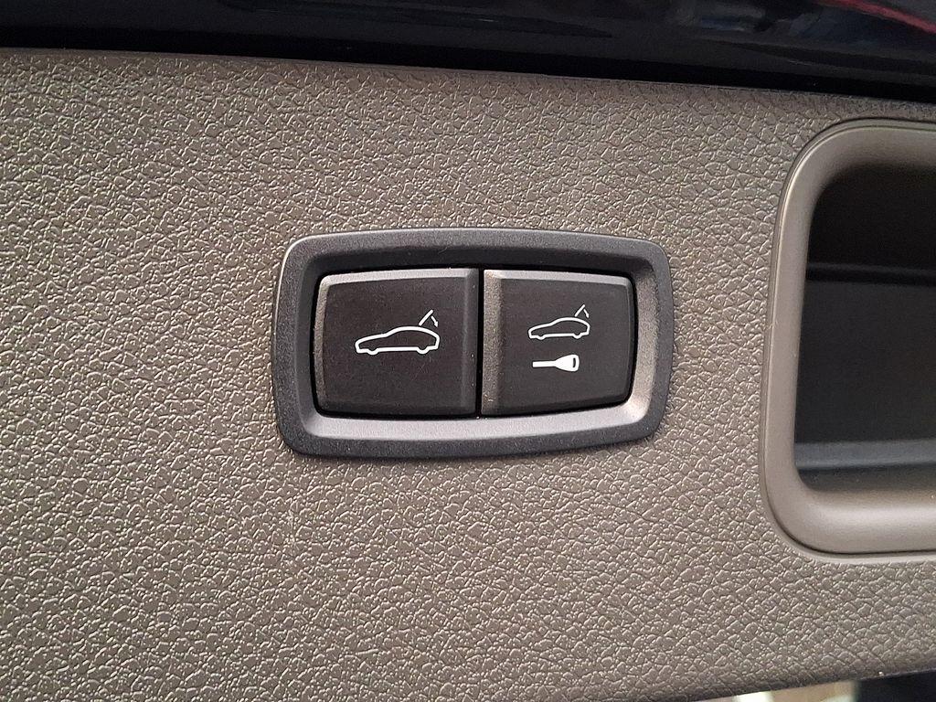 Thumbnail: 2022 Porsche Macan - 28