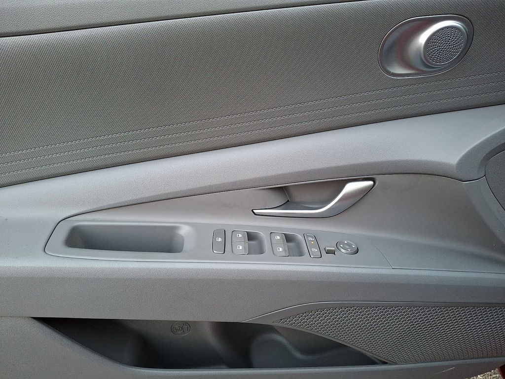 Thumbnail: 2025 Hyundai Elantra - 10