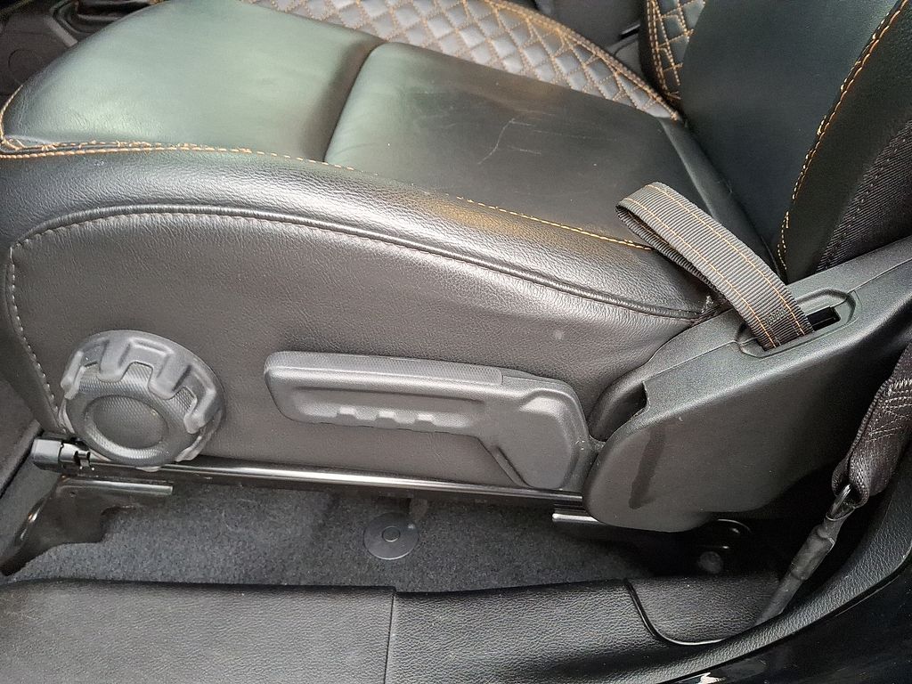 Thumbnail: 2022 Jeep Wrangler - 9