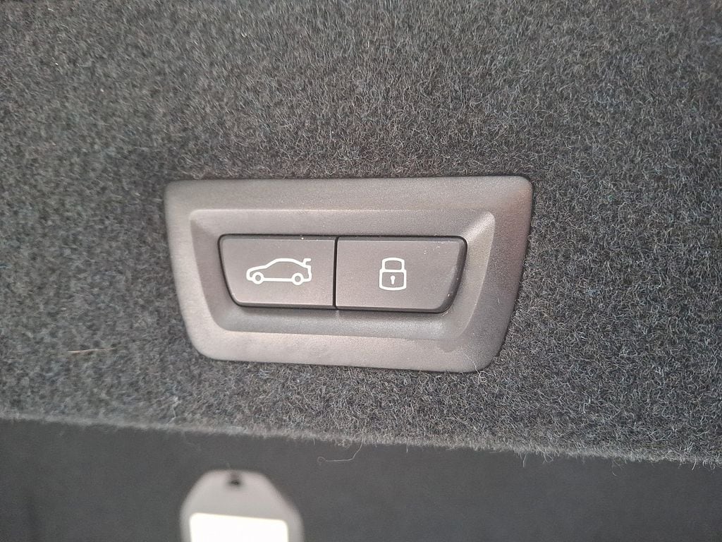 Thumbnail: 2023 BMW 7 Series - 26