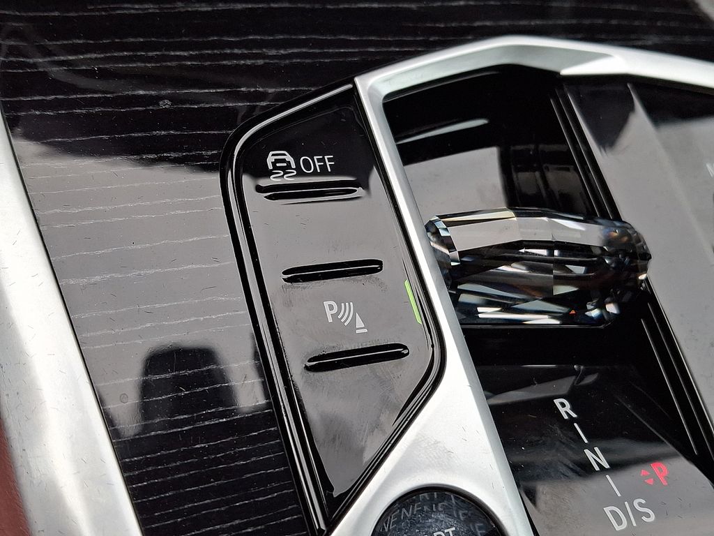 Thumbnail: 2025 BMW X6 - 20