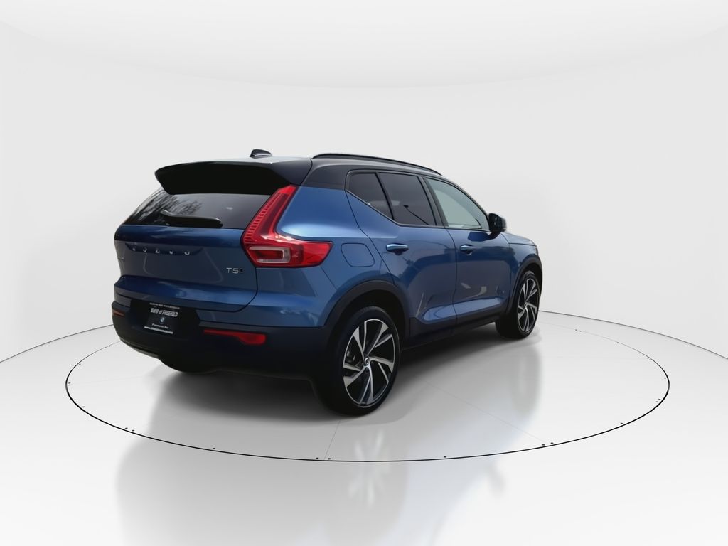 Thumbnail: 2021 Volvo XC40 - 8