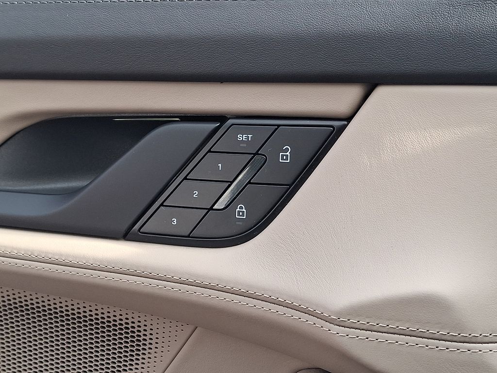 Thumbnail: 2023 Porsche Taycan - 25