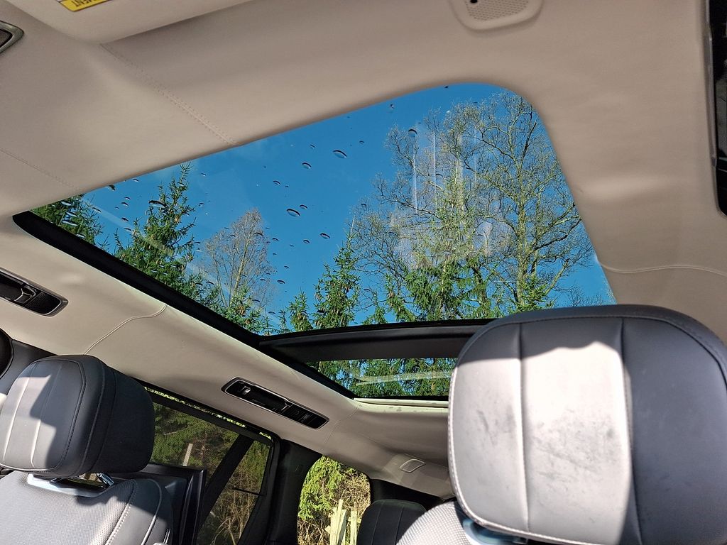 Thumbnail: 2023 Land Rover Range Rover - 10