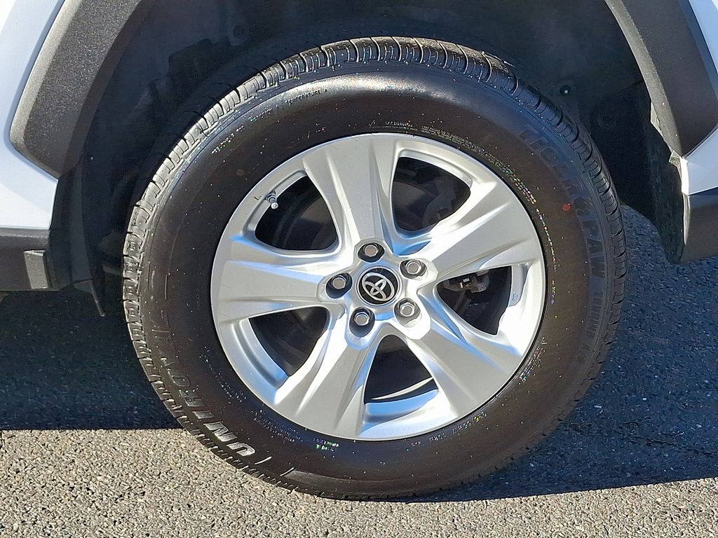 Thumbnail: 2021 Toyota RAV4 - 6