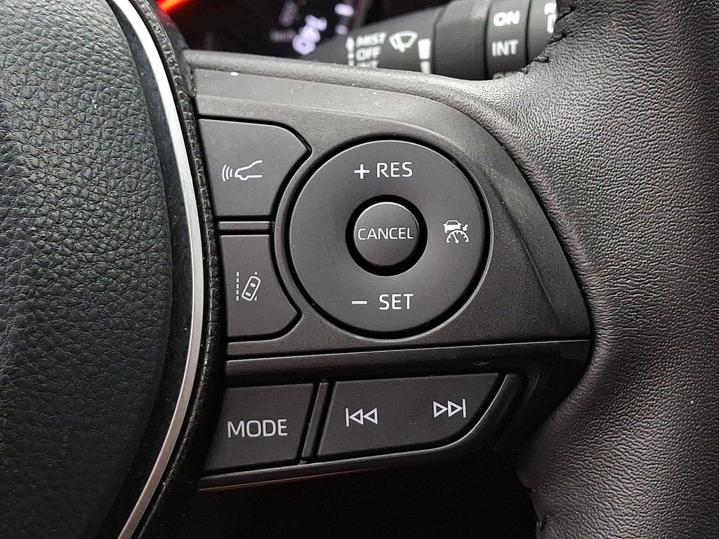 Thumbnail: 2021 Toyota RAV4 - 16