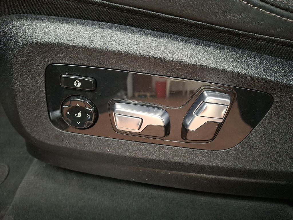 Thumbnail: 2024 BMW X7 - 10