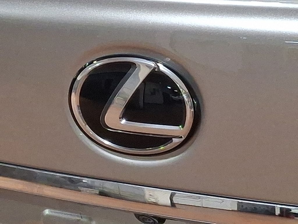 Thumbnail: 2020 Lexus LS - 30