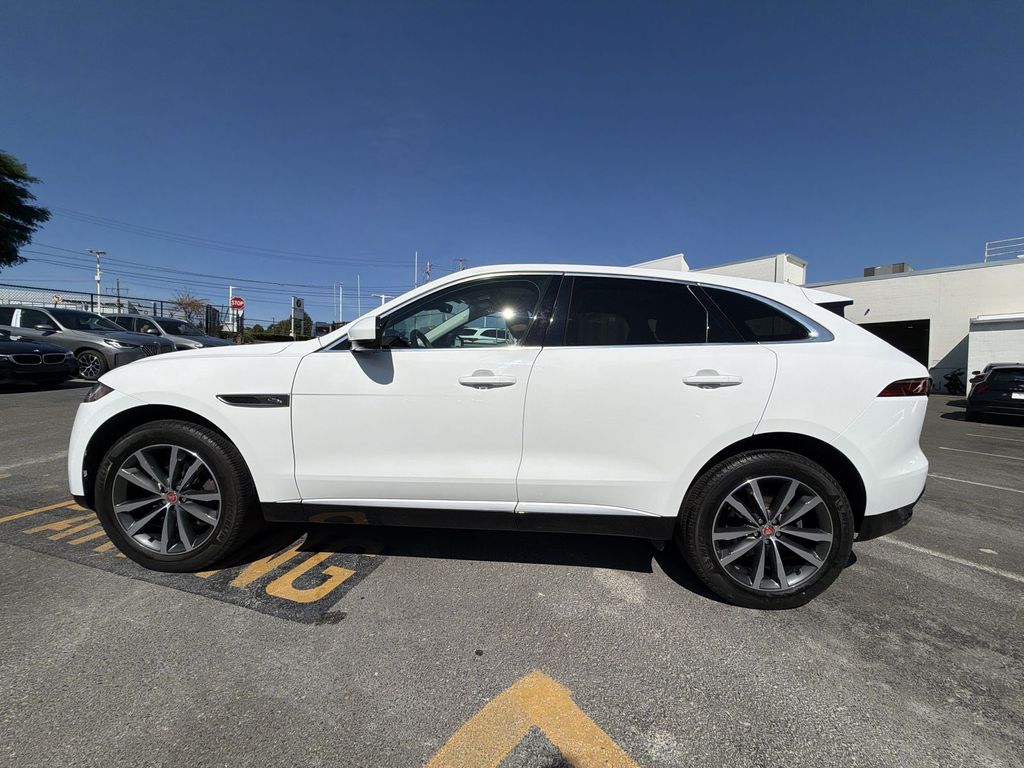 Thumbnail: 2022 Jaguar F-Pace - 11