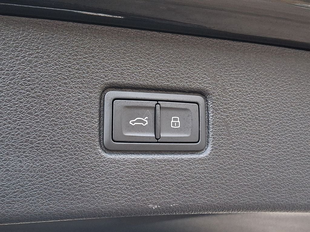 Thumbnail: 2023 Audi SQ7 - 28