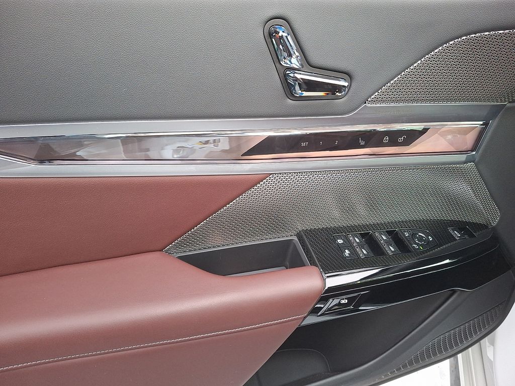 Thumbnail: 2023 BMW 7 Series - 8