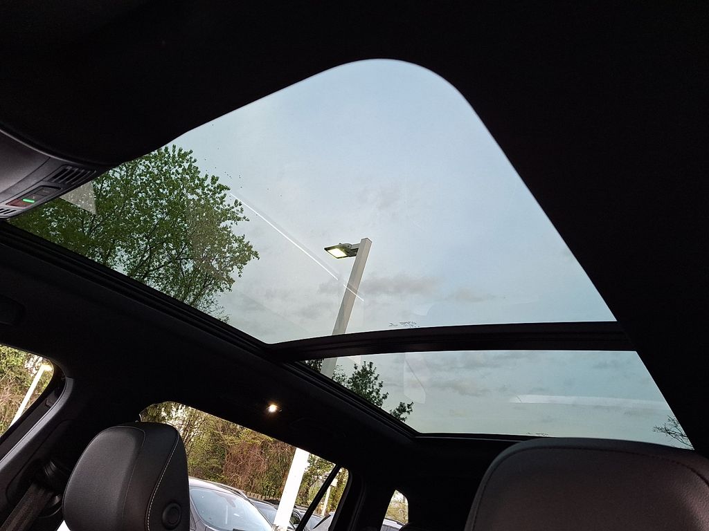 Thumbnail: 2022 Volkswagen Tiguan - 11