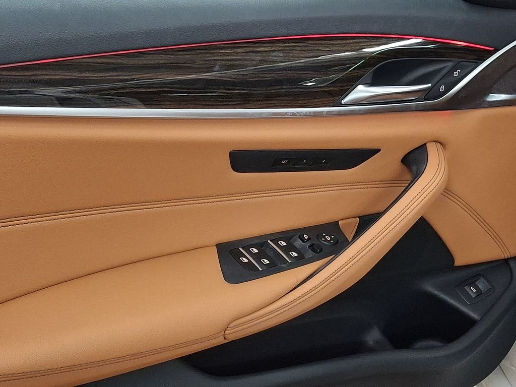 Thumbnail: 2023 BMW 5 Series - 8