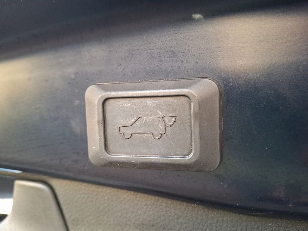 Thumbnail: 2020 Toyota RAV4 - 27