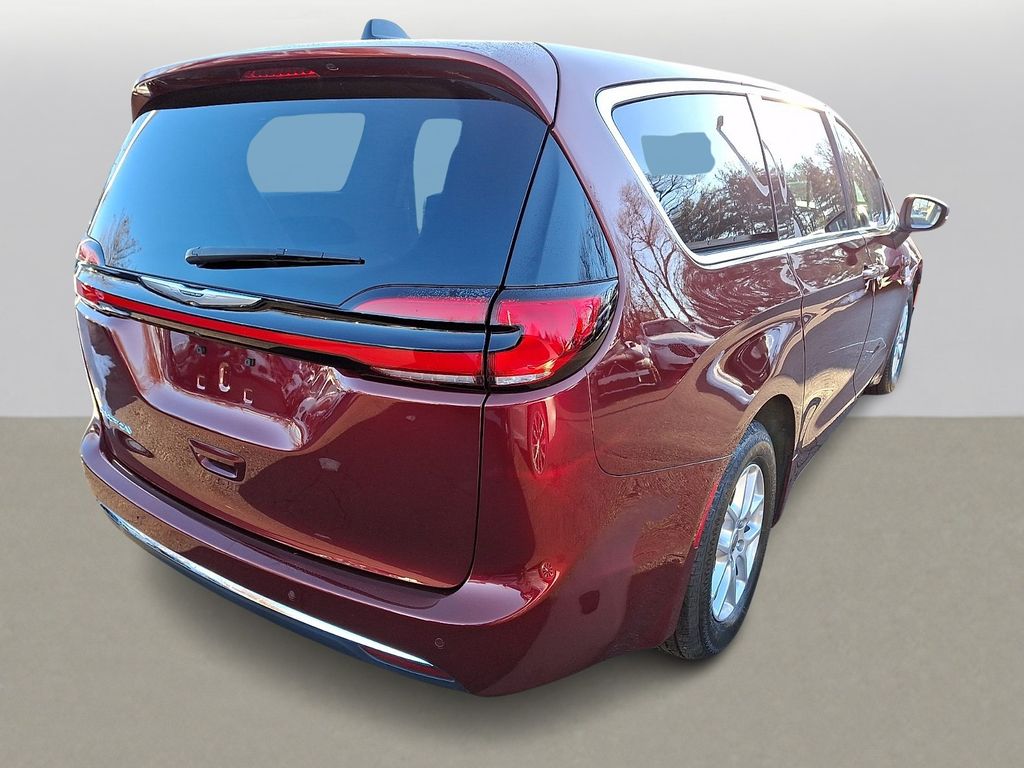 Thumbnail: 2023 Chrysler Pacifica - 4