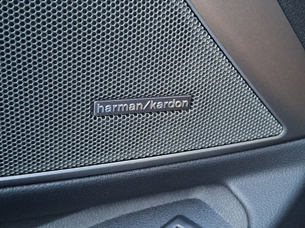 Thumbnail: 2025 BMW 3 Series - 25