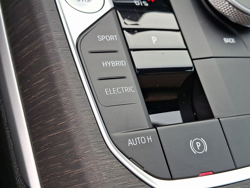 2024 BMW 3 Series 330e xDrive 23