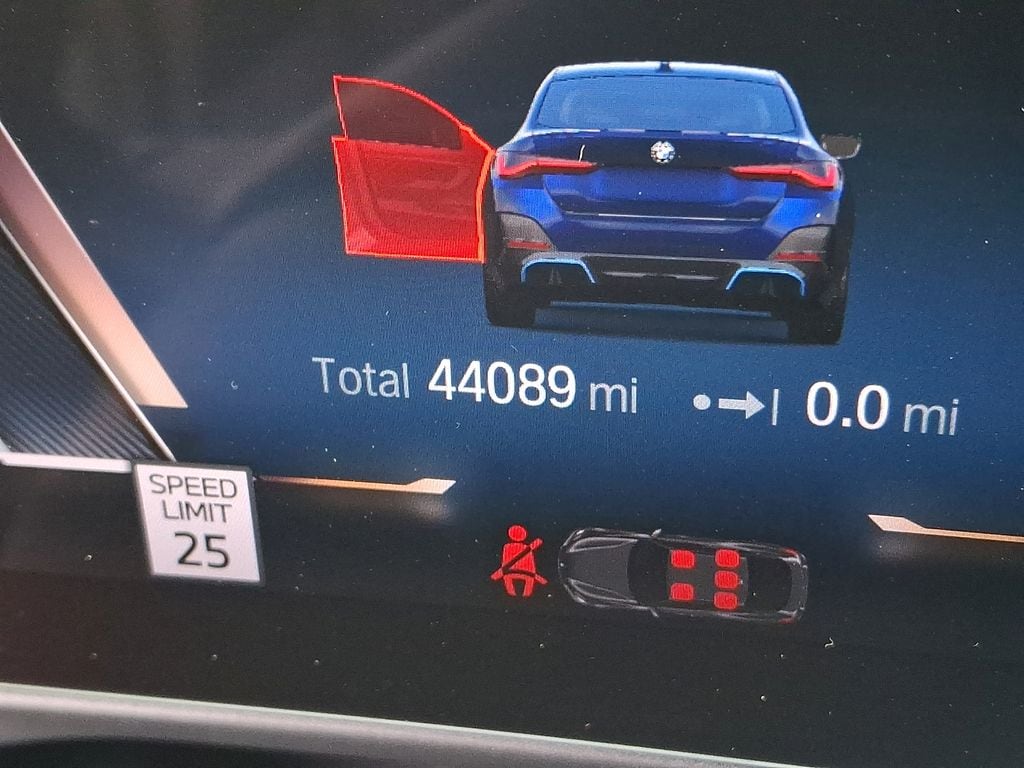 Thumbnail: 2023 BMW i4 - 15