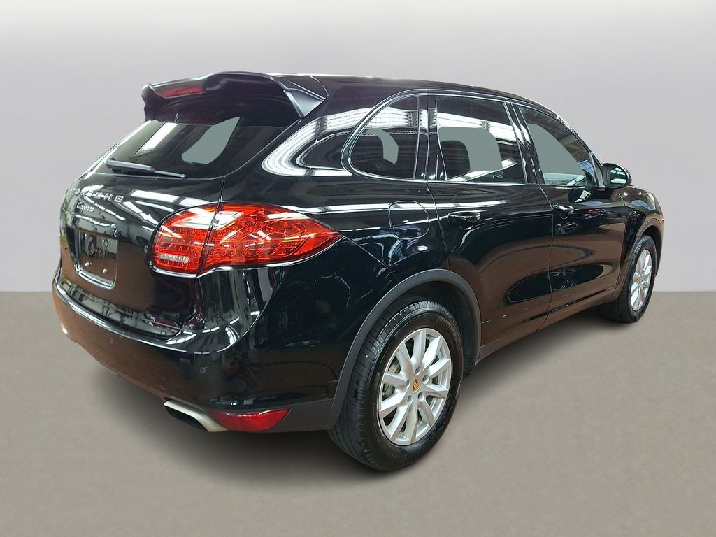 Thumbnail: 2014 Porsche Cayenne - 3