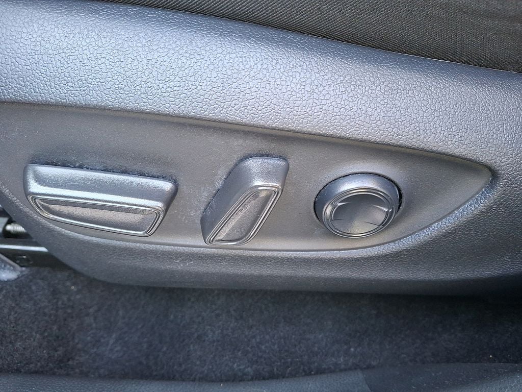 Thumbnail: 2025 Toyota RAV4 - 10