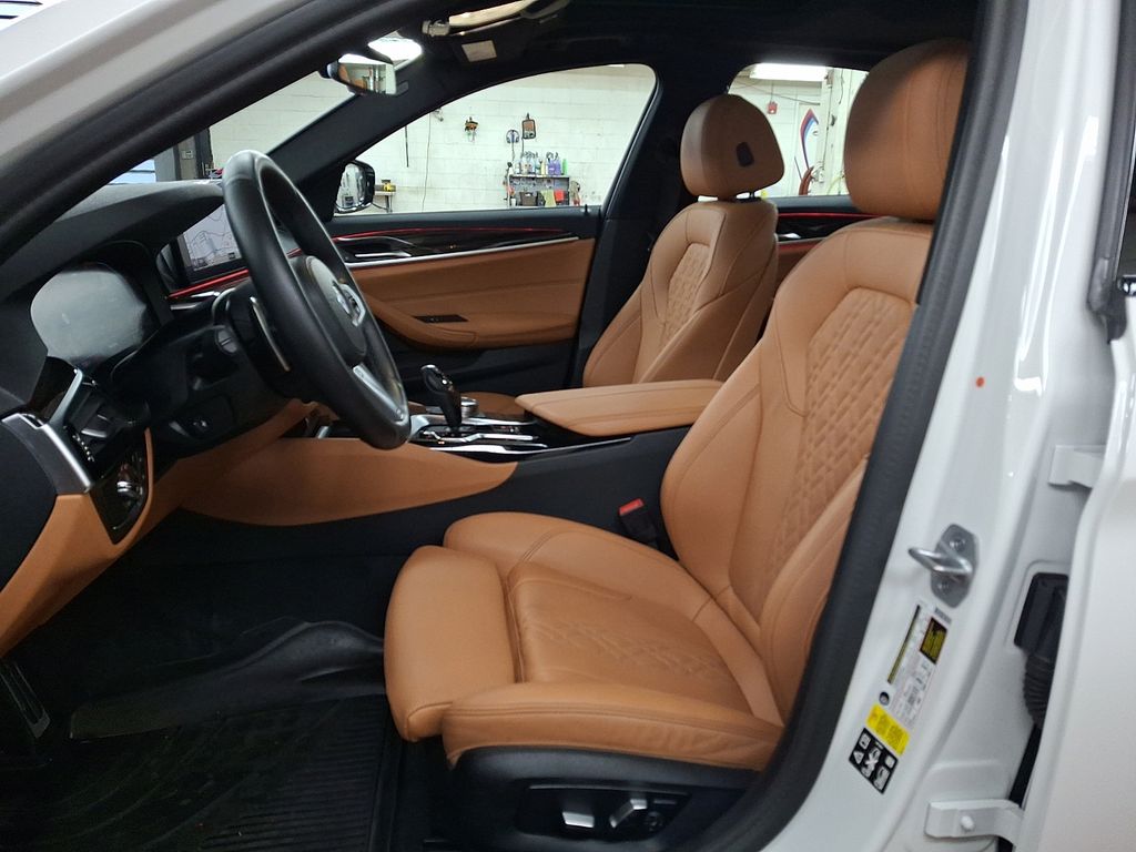 Thumbnail: 2023 BMW 5 Series - 9