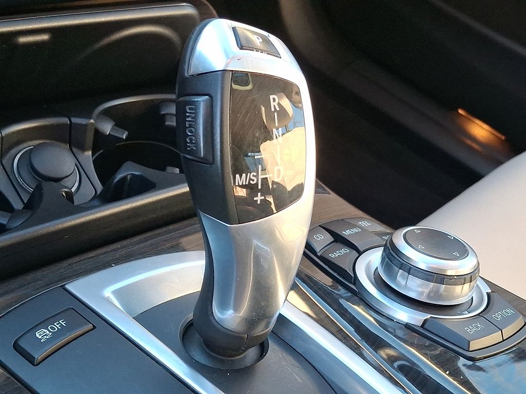 Thumbnail: 2011 BMW 5 Series - 12