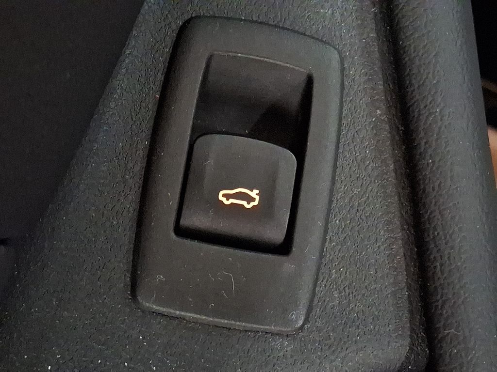 Thumbnail: 2023 BMW 5 Series - 25