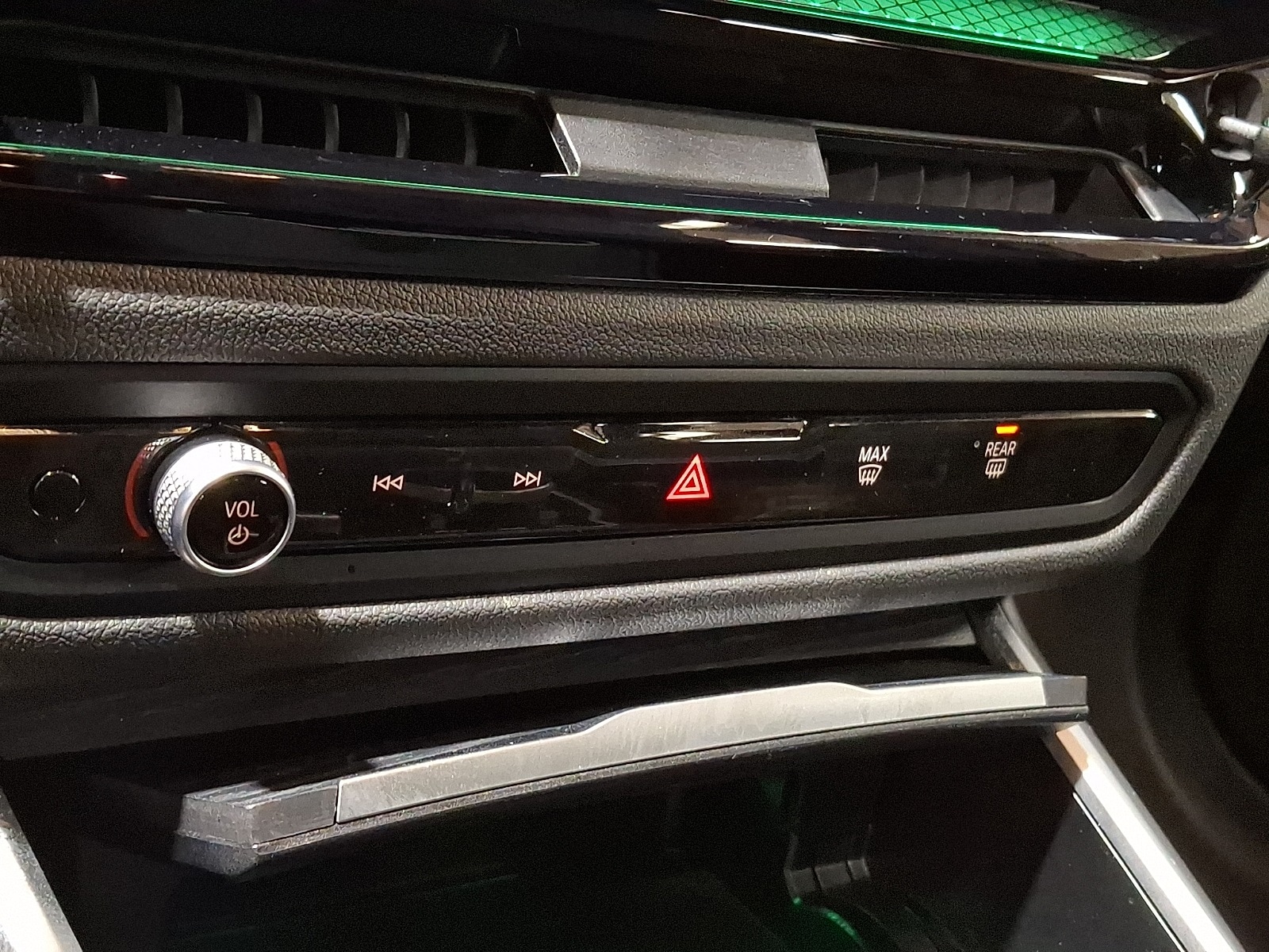 Thumbnail: 2025 BMW i4 - 13