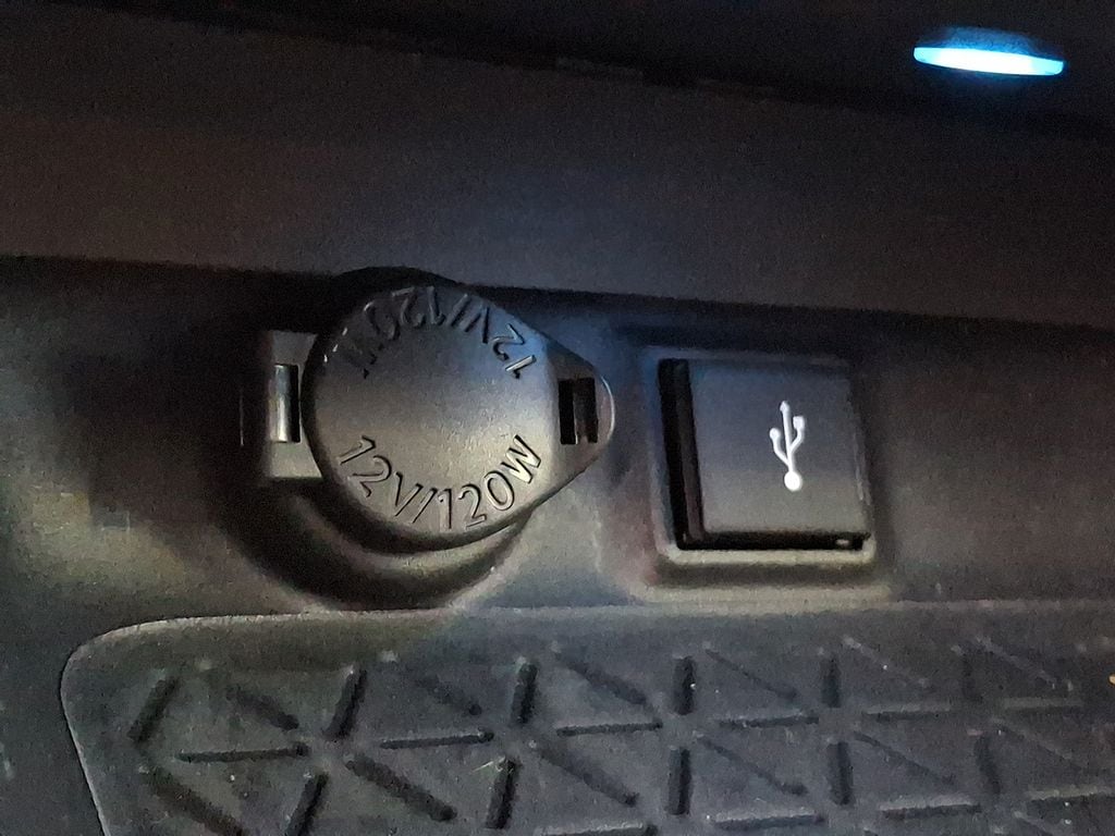 Thumbnail: 2020 Toyota RAV4 - 23