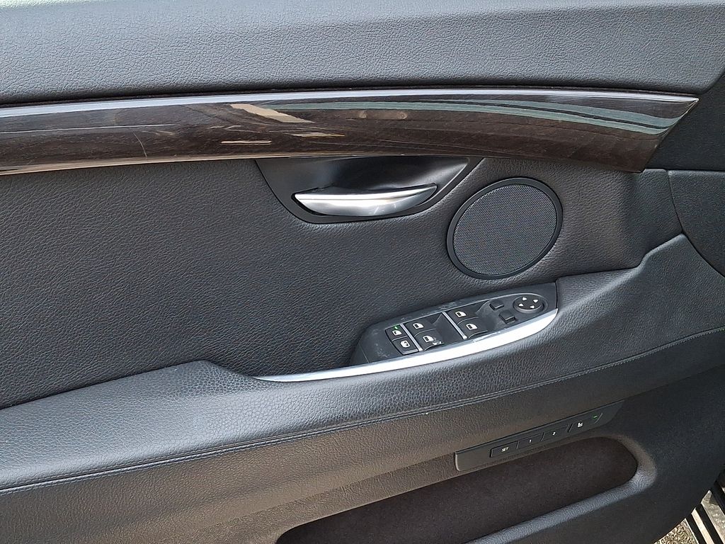 Thumbnail: 2017 BMW 5 Series - 8