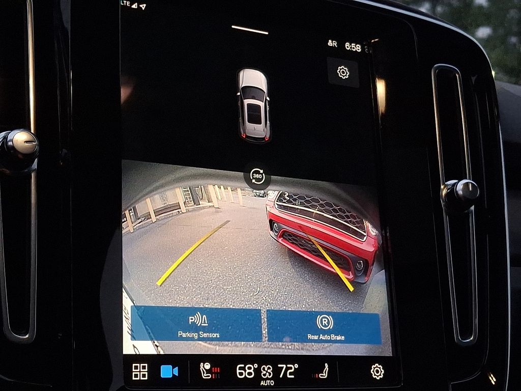 Thumbnail: 2023 Volvo XC40 - 16