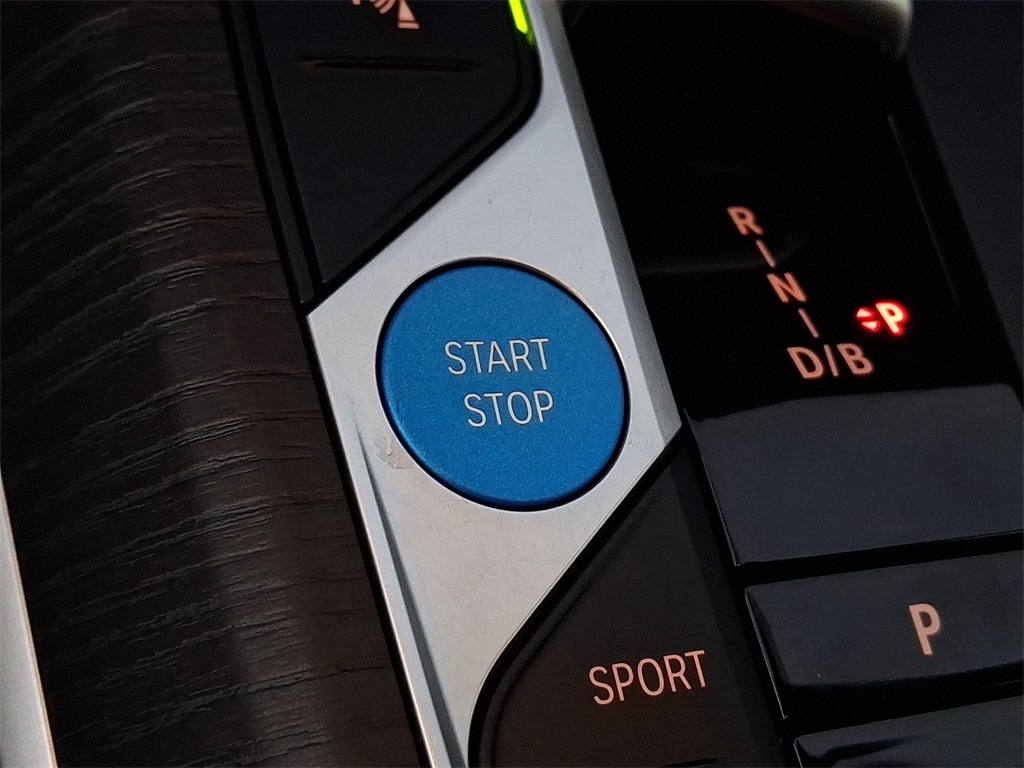 Thumbnail: 2025 BMW i4 - 17