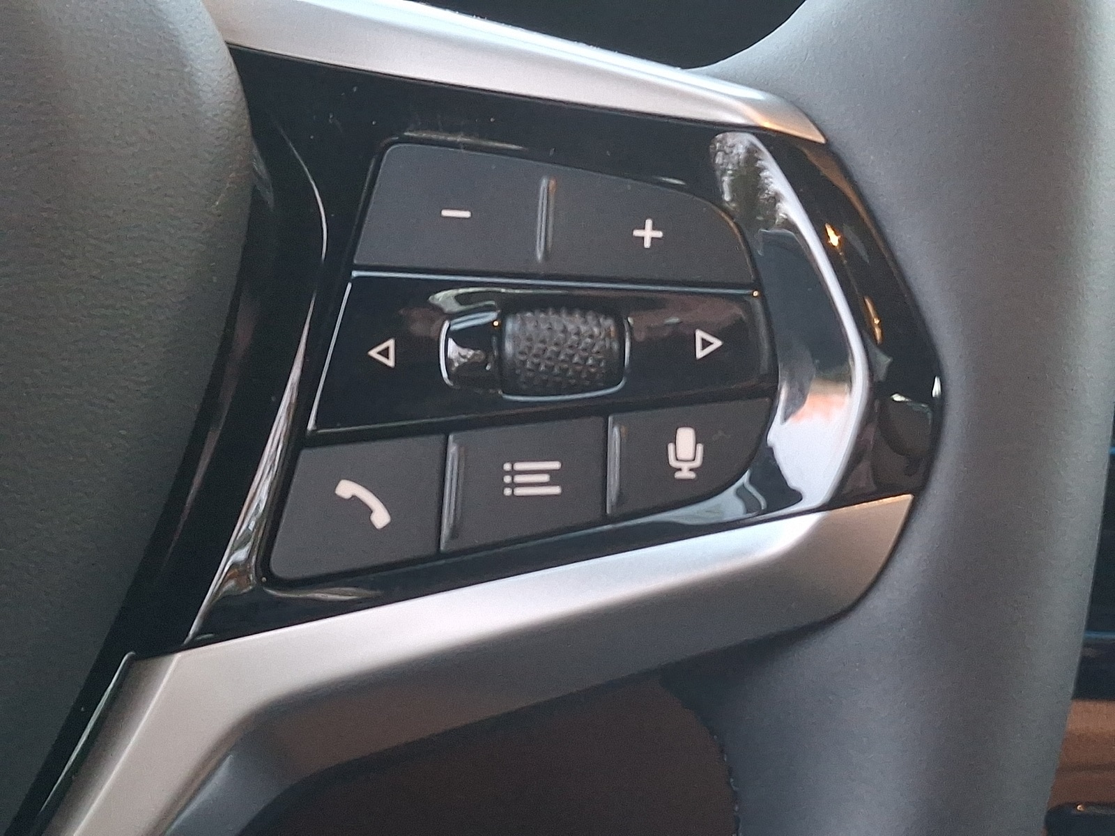 Thumbnail: 2025 BMW i4 - 18