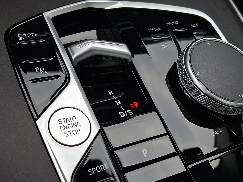 Thumbnail: 2024 BMW X7 - 14