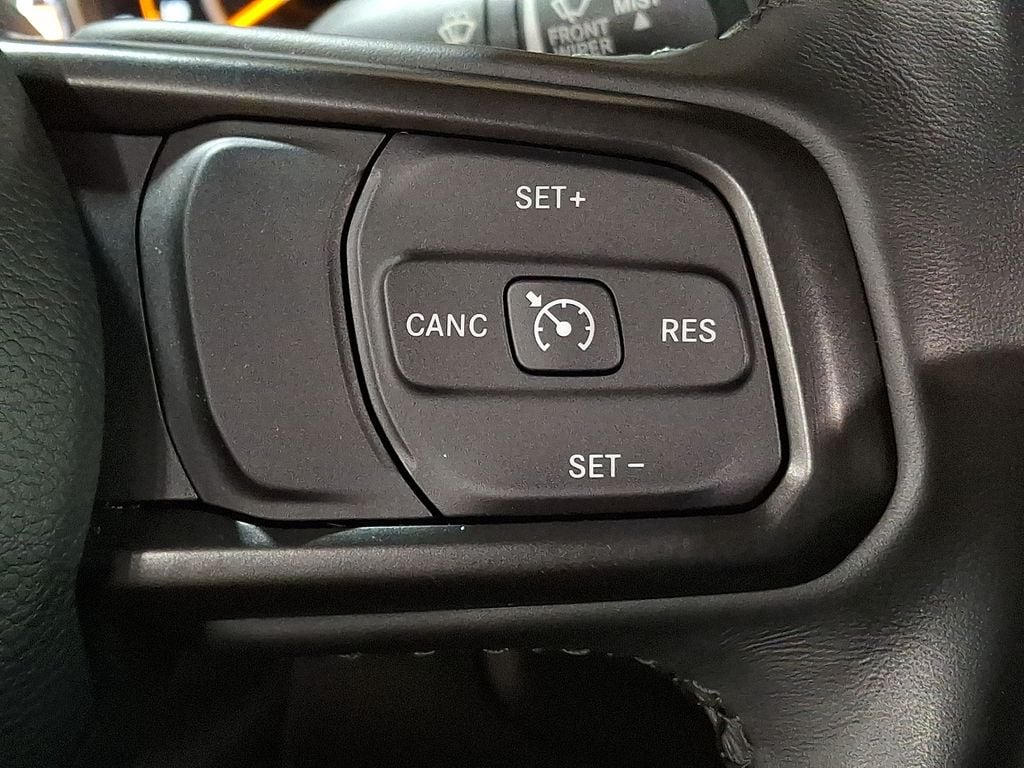 Thumbnail: 2022 Jeep Gladiator - 17